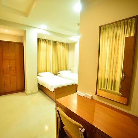 Hotel Priya Kottakkal ภายนอก รูปภาพ