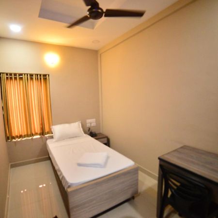 Hotel Priya Kottakkal ภายนอก รูปภาพ