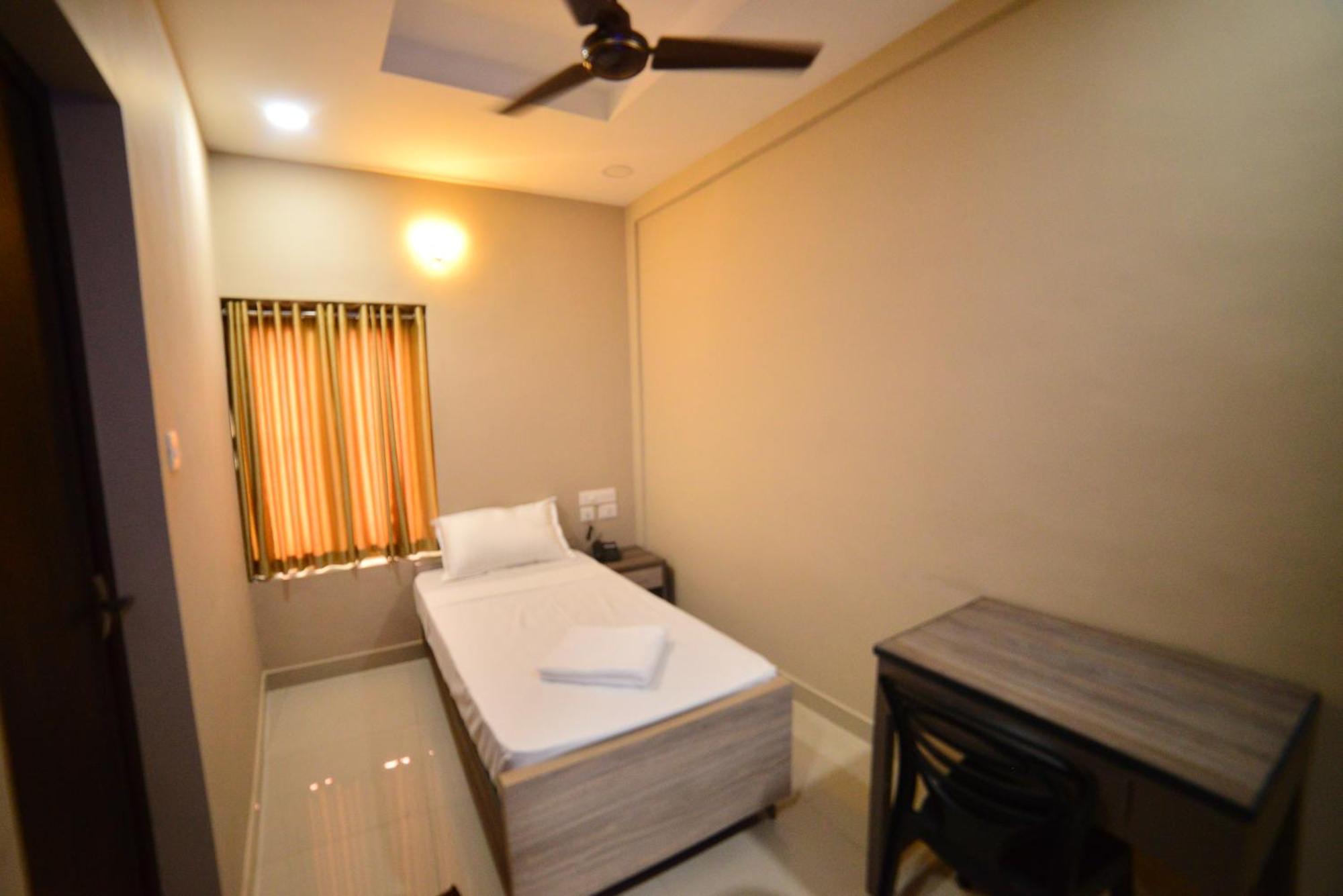 Hotel Priya Kottakkal ภายนอก รูปภาพ