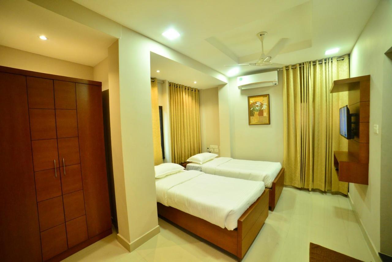Hotel Priya Kottakkal ภายนอก รูปภาพ