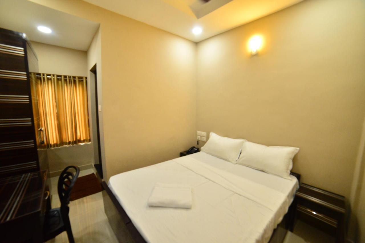 Hotel Priya Kottakkal ภายนอก รูปภาพ