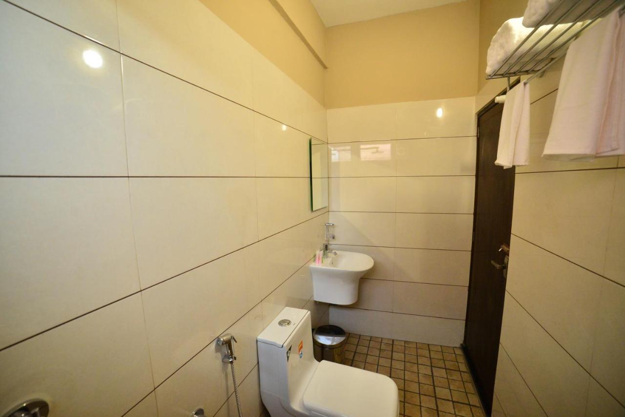 Hotel Priya Kottakkal ภายนอก รูปภาพ