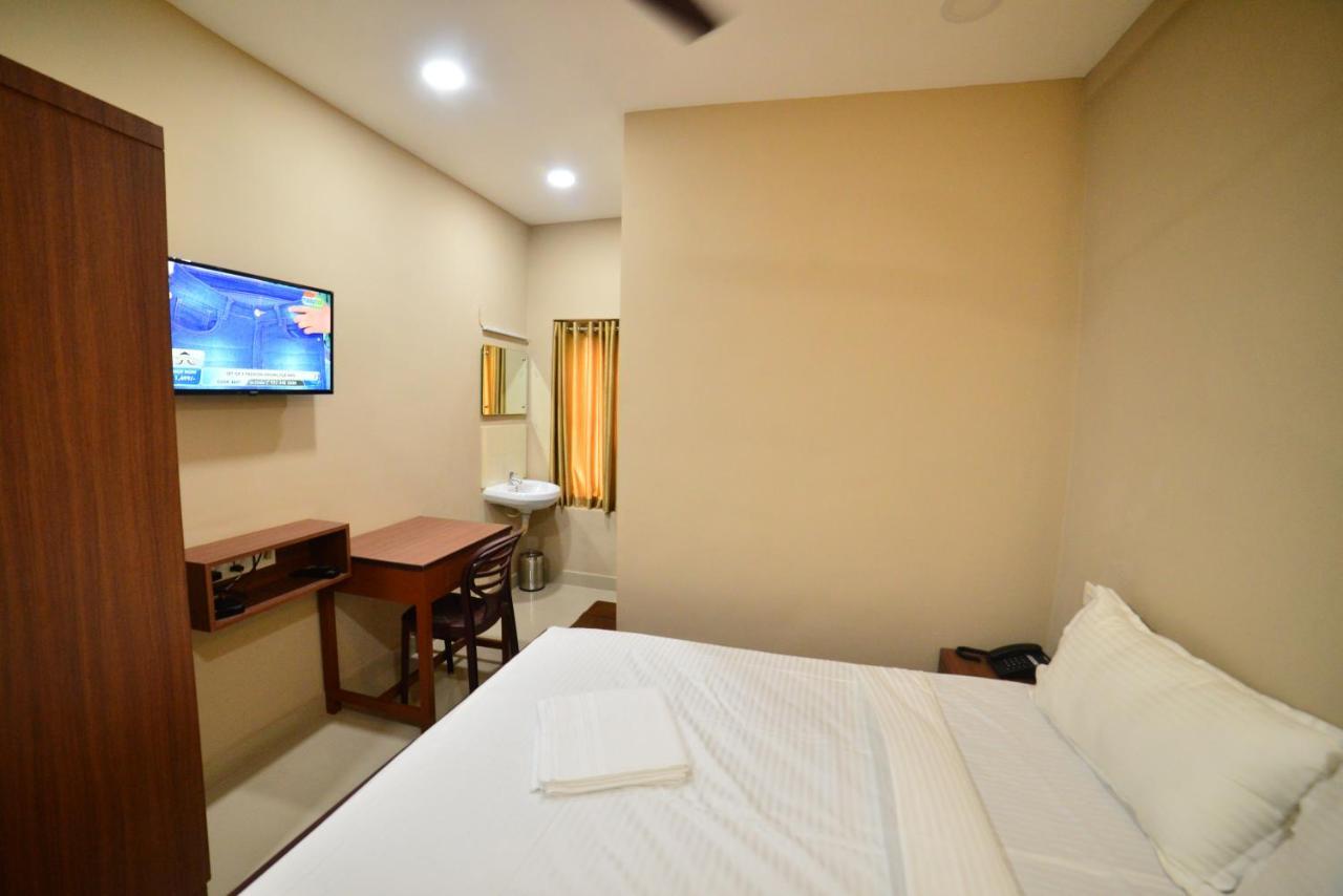 Hotel Priya Kottakkal ภายนอก รูปภาพ