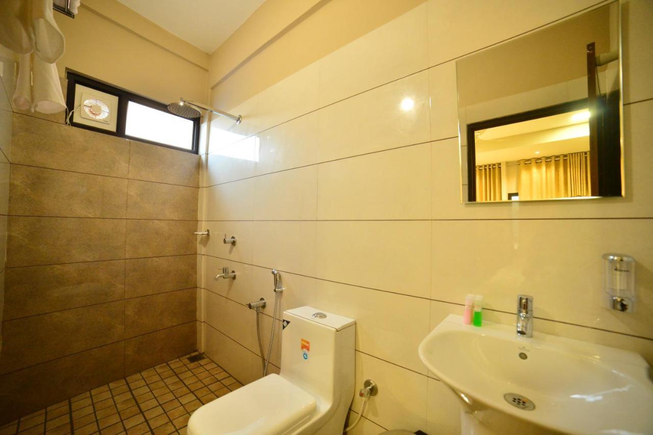 Hotel Priya Kottakkal ภายนอก รูปภาพ