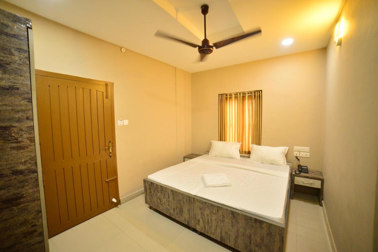 Hotel Priya Kottakkal ภายนอก รูปภาพ