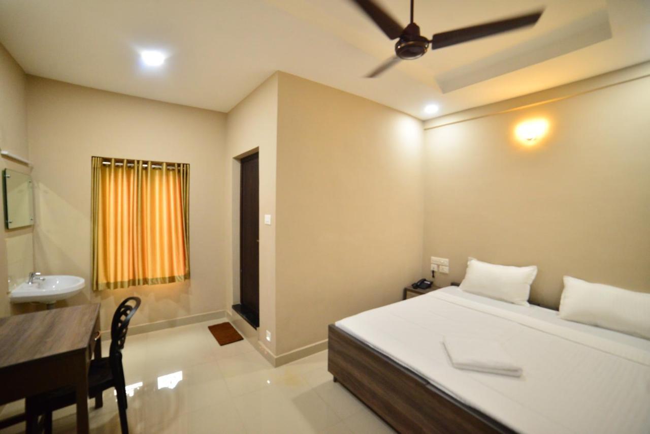 Hotel Priya Kottakkal ภายนอก รูปภาพ