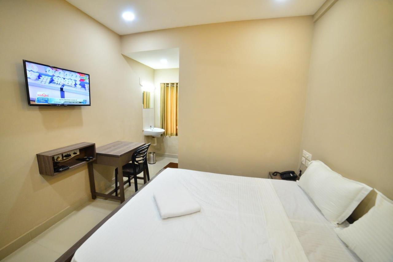 Hotel Priya Kottakkal ภายนอก รูปภาพ