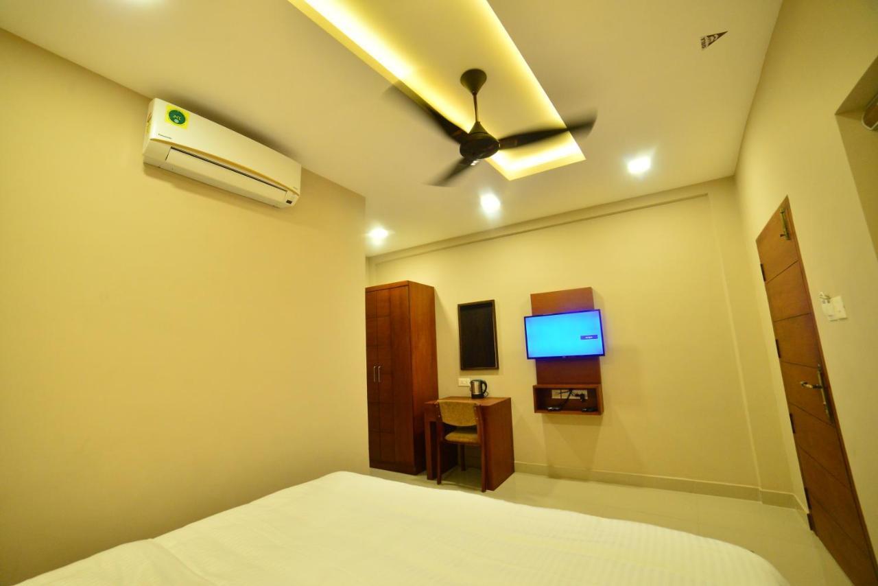 Hotel Priya Kottakkal ภายนอก รูปภาพ