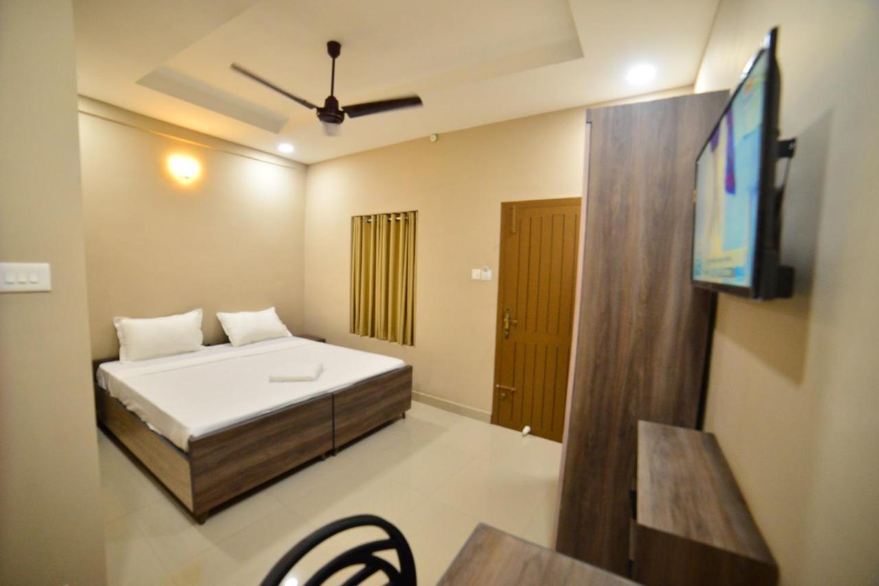 Hotel Priya Kottakkal ภายนอก รูปภาพ