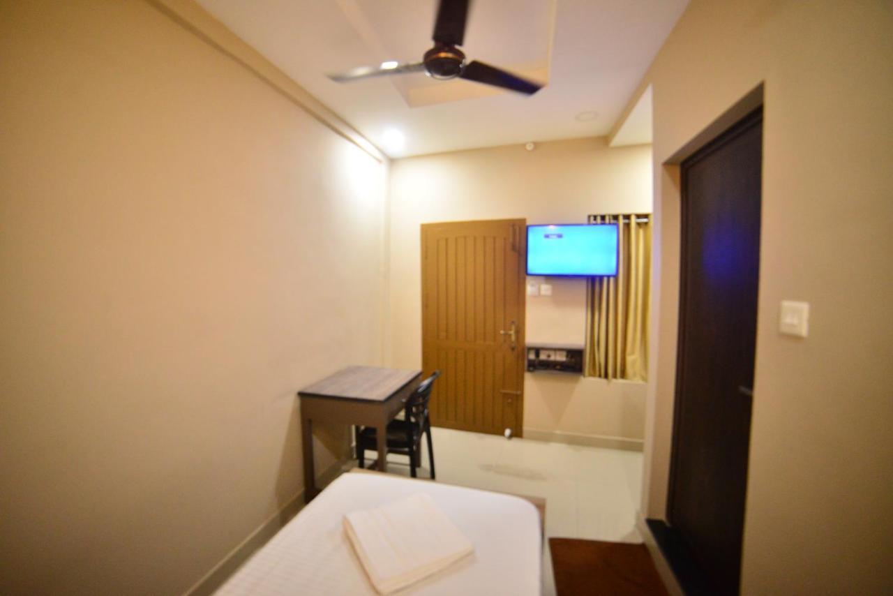 Hotel Priya Kottakkal ภายนอก รูปภาพ