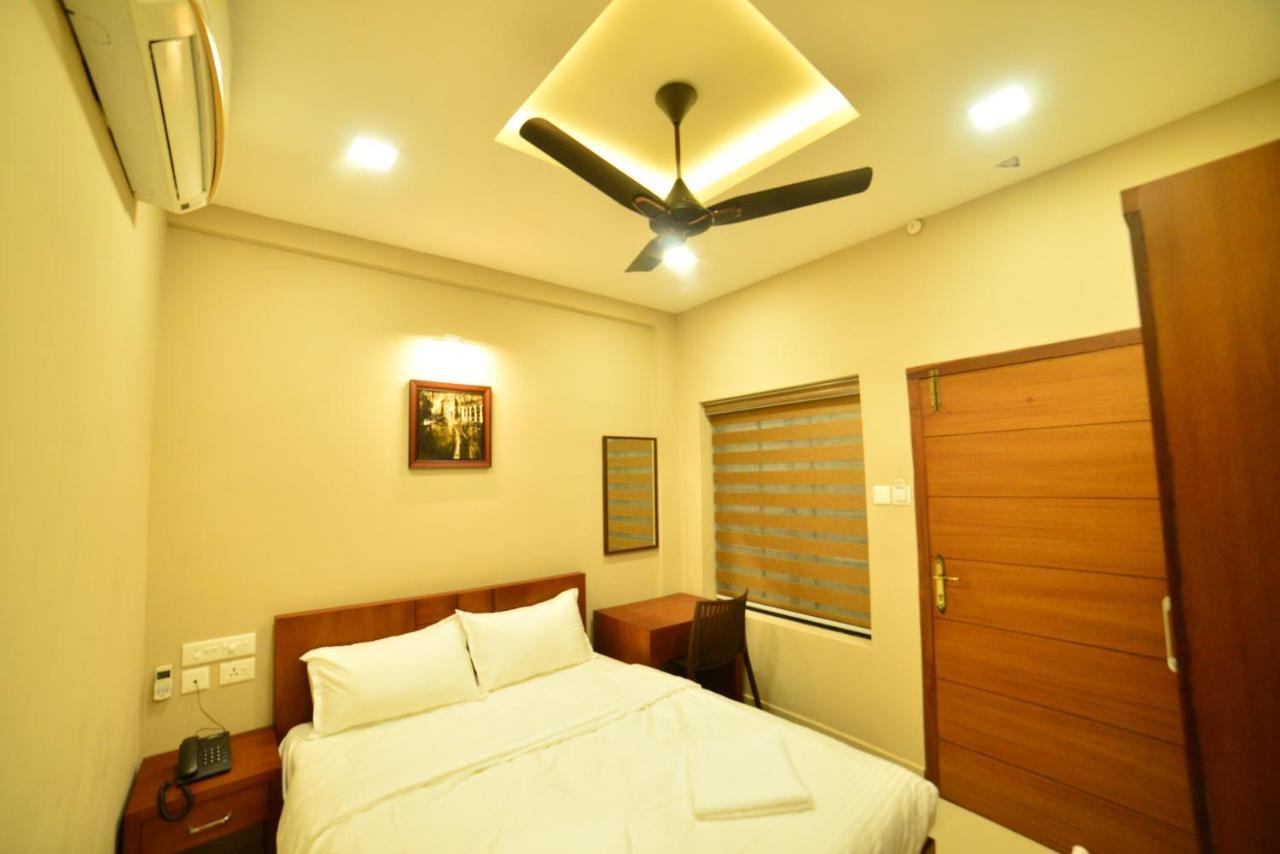 Hotel Priya Kottakkal ภายนอก รูปภาพ
