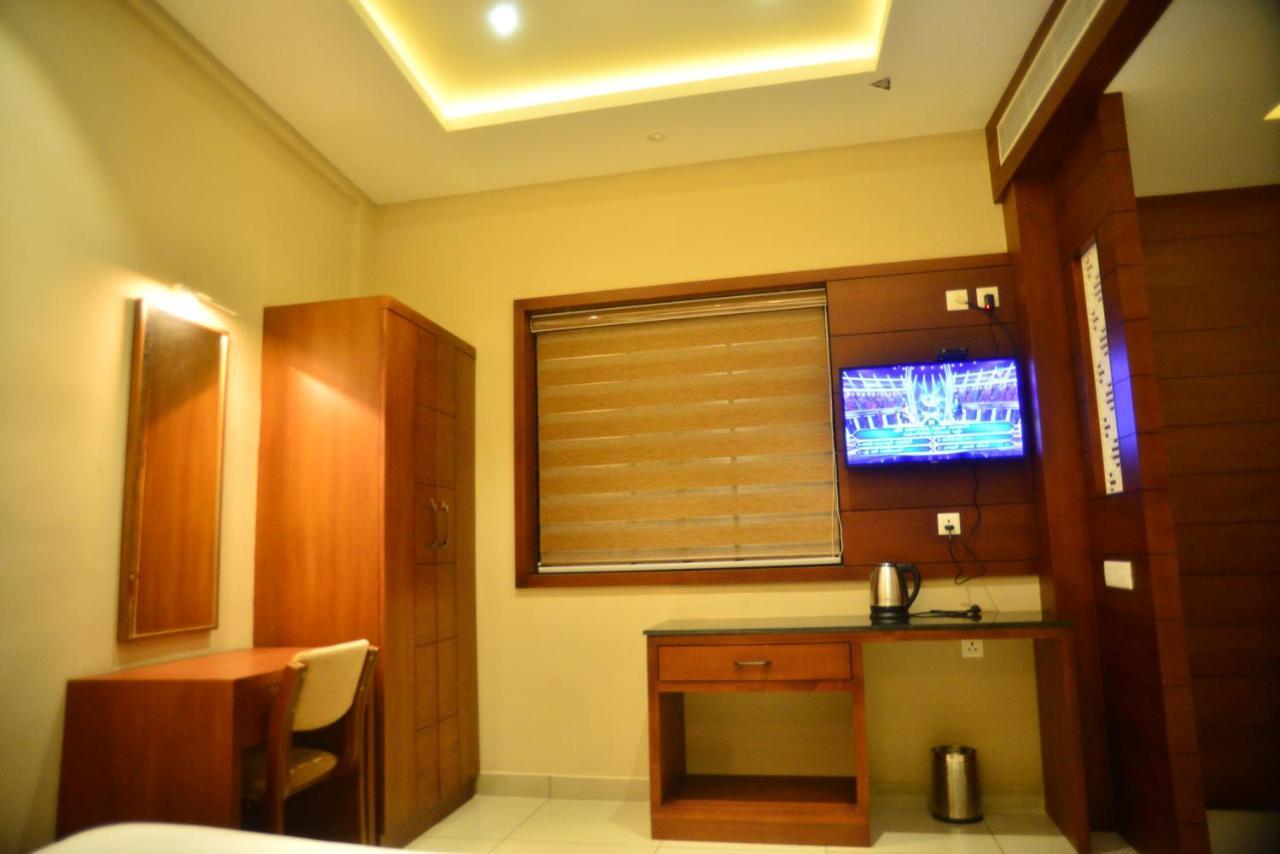 Hotel Priya Kottakkal ภายนอก รูปภาพ