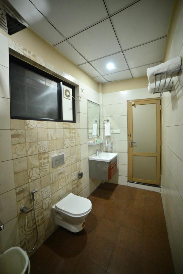 Hotel Priya Kottakkal ภายนอก รูปภาพ