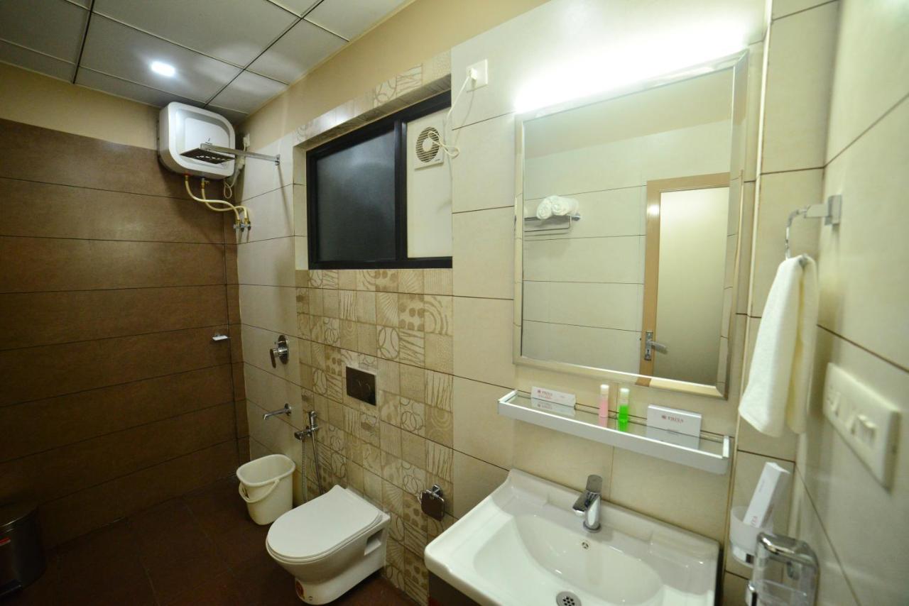 Hotel Priya Kottakkal ภายนอก รูปภาพ
