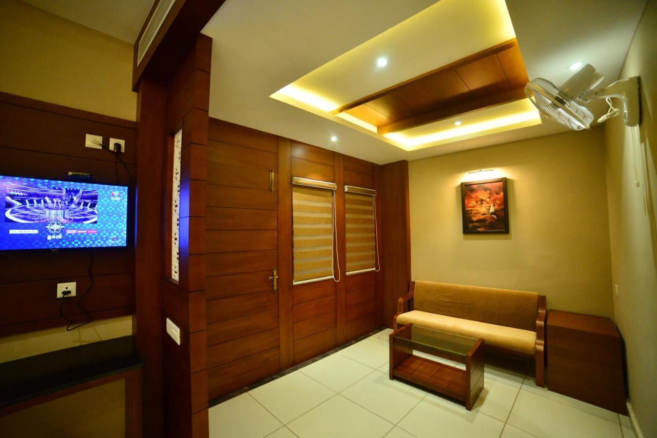 Hotel Priya Kottakkal ภายนอก รูปภาพ