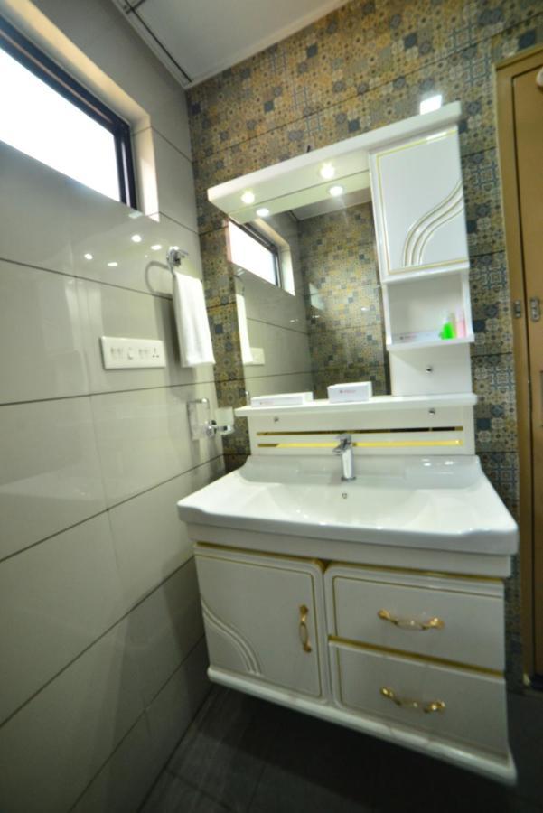 Hotel Priya Kottakkal ภายนอก รูปภาพ